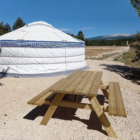 A Ventoux Yourte Monieux Екстериор снимка