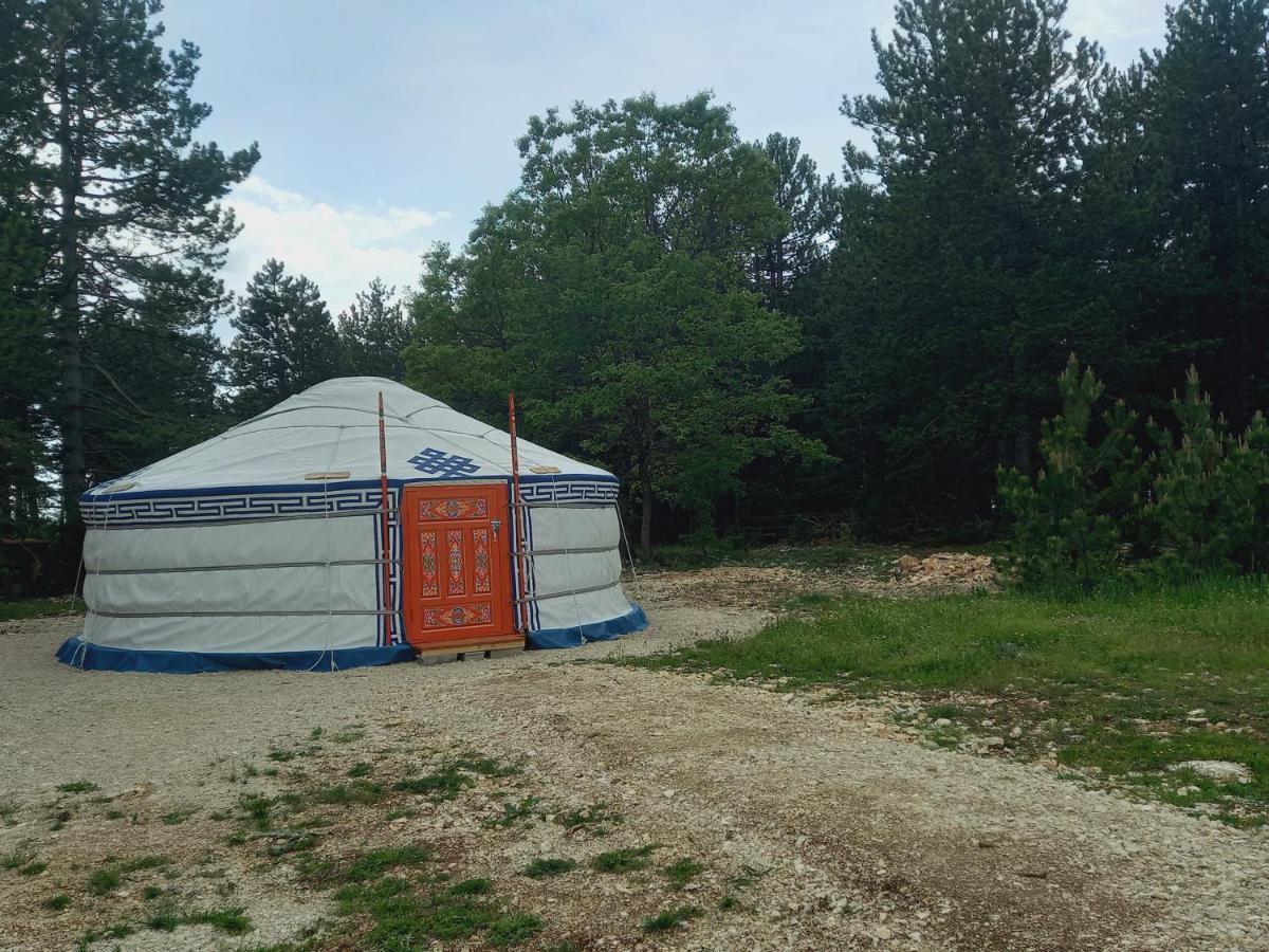 A Ventoux Yourte Monieux Екстериор снимка