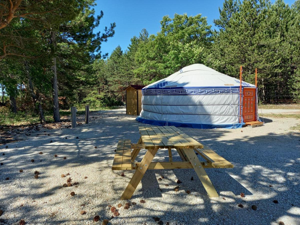 A Ventoux Yourte Monieux Екстериор снимка
